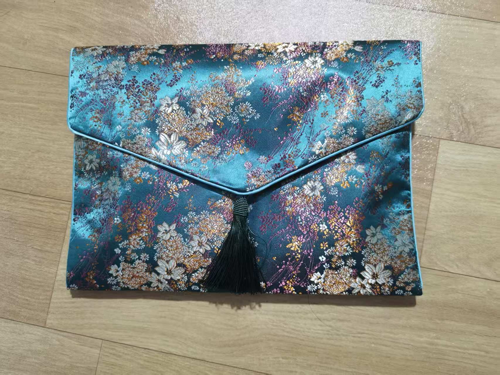 The Alxa Grand Heritage Paisley Wrap