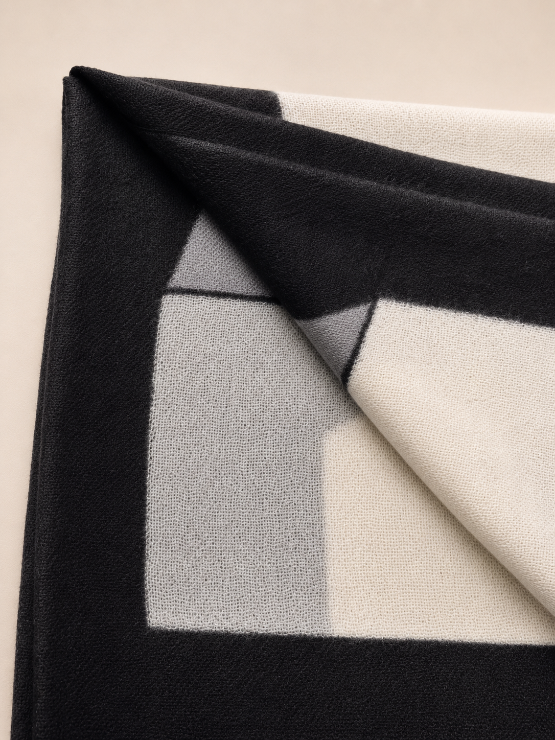 The Alxa Signature Geometric Block Wrap